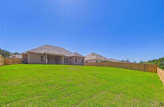 214 Golden Chestnut Bend, Bonaire, GA 31005