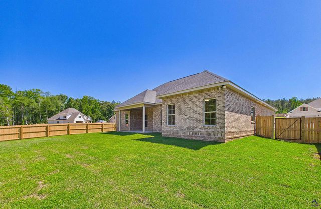 214 Golden Chestnut Bend, Bonaire, GA 31005