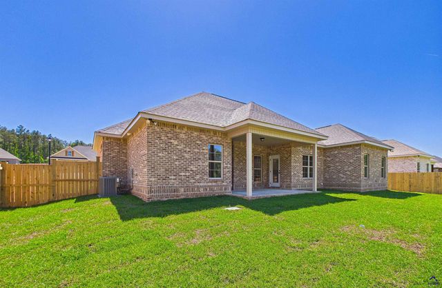 214 Golden Chestnut Bend, Bonaire, GA 31005