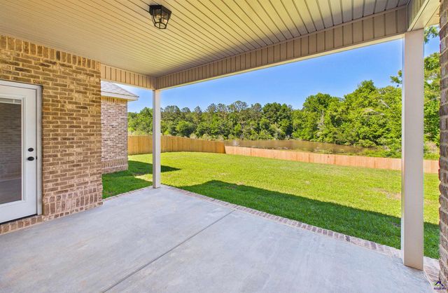 214 Golden Chestnut Bend, Bonaire, GA 31005