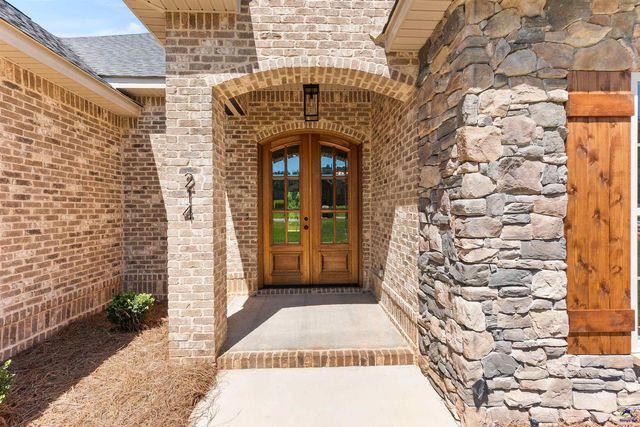 214 Golden Chestnut Bend, Bonaire, GA 31005