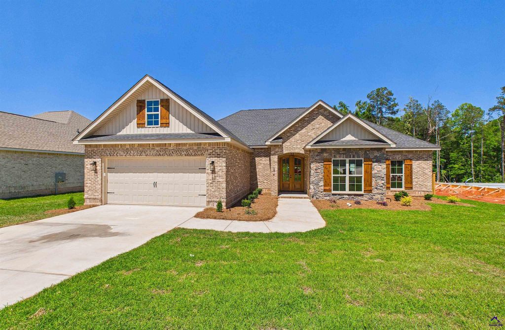214 Golden Chestnut Bend, Bonaire, GA 31005