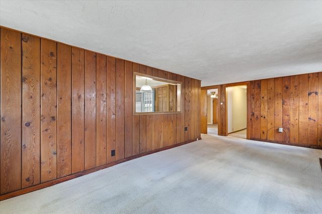 1 Freeman Ave, Webster, MA 01570