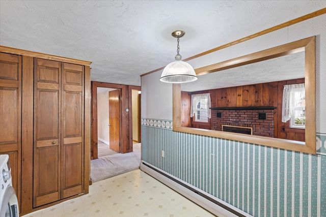 1 Freeman Ave, Webster, MA 01570