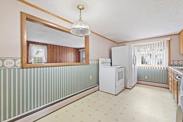 1 Freeman Ave, Webster, MA 01570