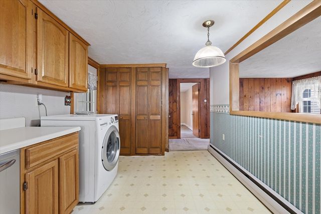 1 Freeman Ave, Webster, MA 01570