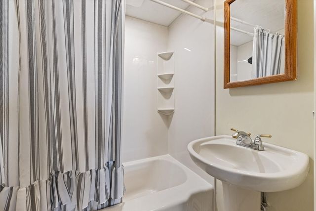 1 Freeman Ave, Webster, MA 01570