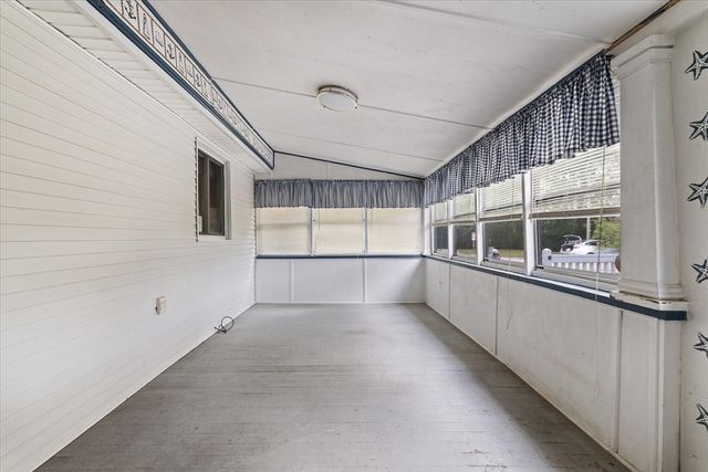 1 Freeman Ave, Webster, MA 01570