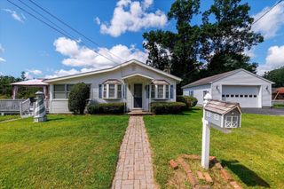 1 Freeman Ave, Webster, MA 01570