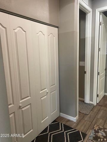 650 N Hawes Road, Mesa, AZ 85207