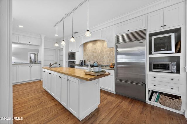 111 Fort Walker Drive, Hilton Head Island, SC 29928