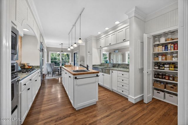 111 Fort Walker Drive, Hilton Head Island, SC 29928