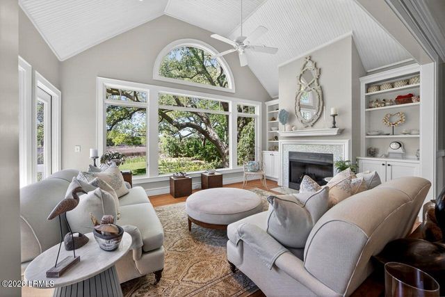 111 Fort Walker Drive, Hilton Head Island, SC 29928