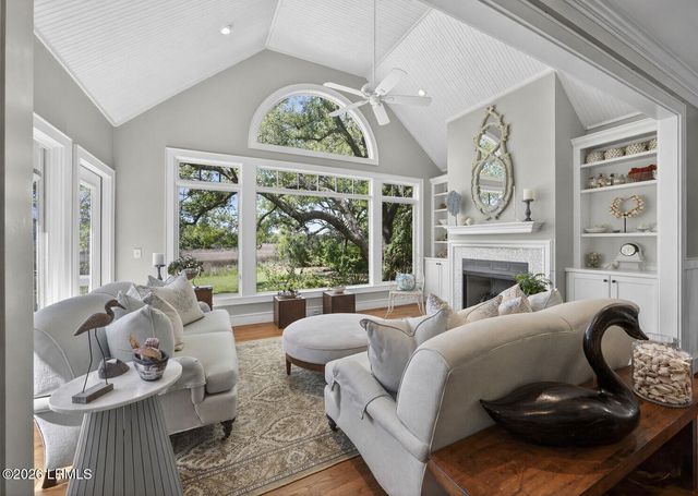 111 Fort Walker Drive, Hilton Head Island, SC 29928