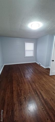 17330 Strathmoor Street, Detroit, MI 48235