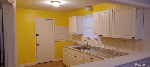 17330 Strathmoor Street, Detroit, MI 48235