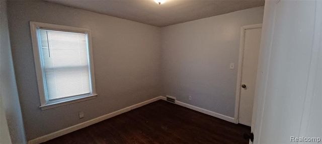 17330 Strathmoor Street, Detroit, MI 48235