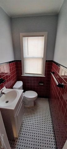 17330 Strathmoor Street, Detroit, MI 48235