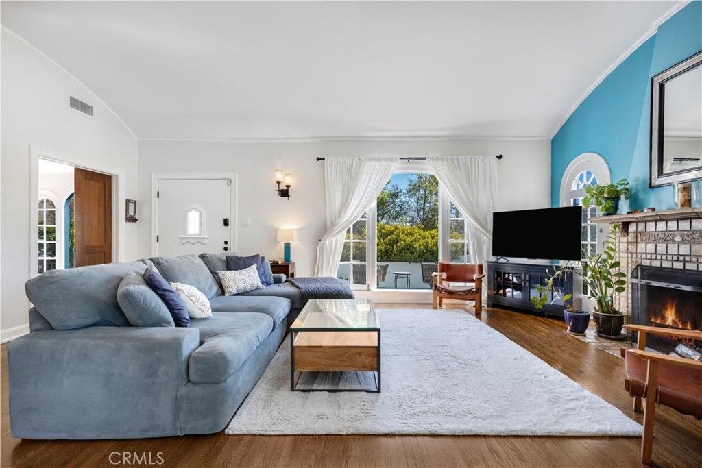1569 S Orange Grove Avenue, Los Angeles, CA 90019 — photo 3
