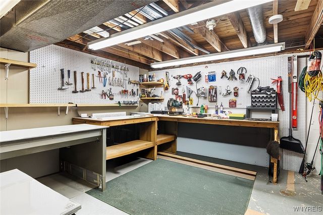 1600 Red Jacket Road, Grand Island, NY 14072