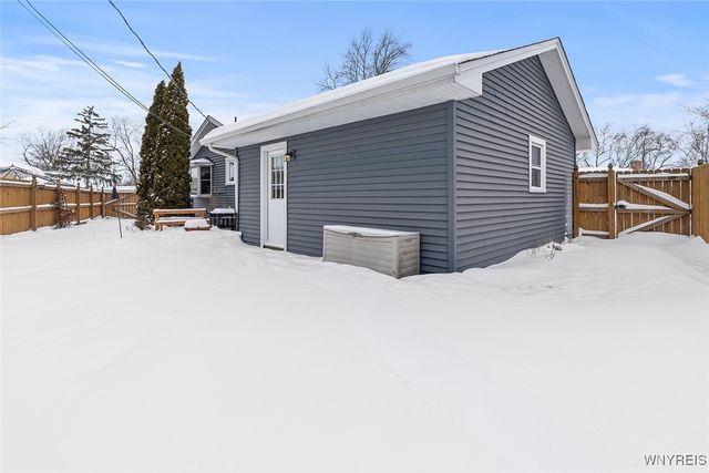 1600 Red Jacket Road, Grand Island, NY 14072