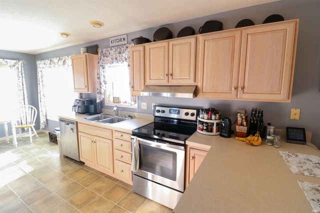 7719 Highway 66, Wadesville, IN 47638