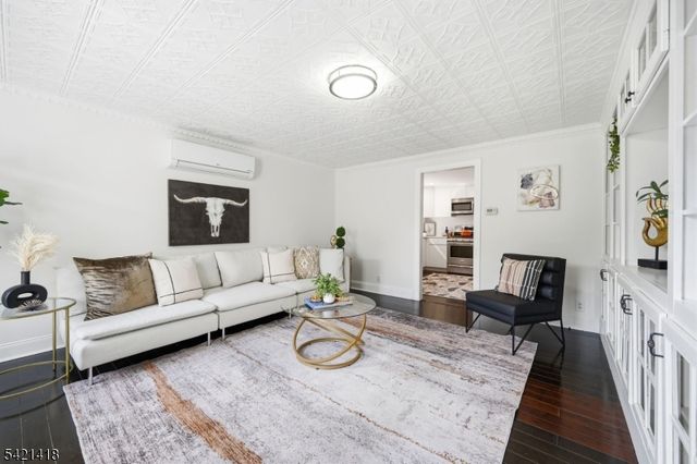 118 Spring St, Millburn Twp., NJ 07041