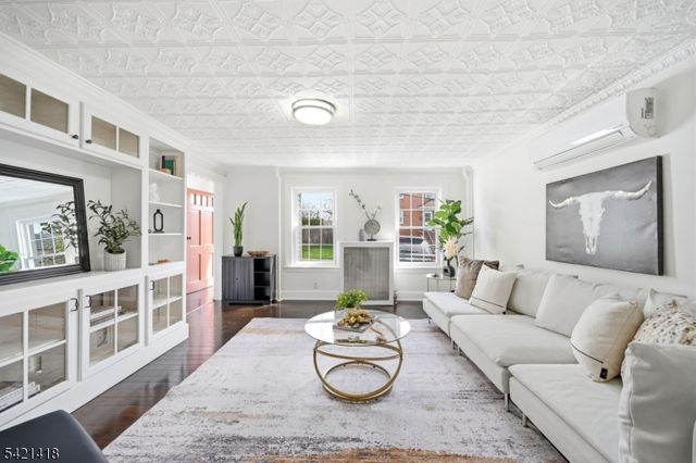 118 Spring St, Millburn Twp., NJ 07041