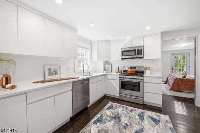 118 Spring St, Millburn Twp., NJ 07041