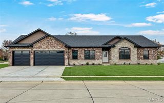 311 Meridian Oaks Drive, Glen Carbon, IL 62034