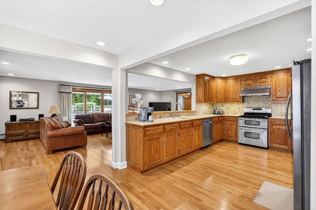 15 Jefferson Rd, Westford, MA 01886
