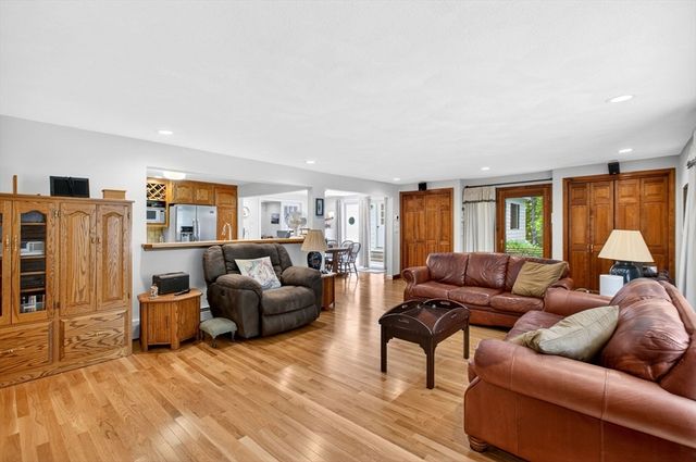 15 Jefferson Rd, Westford, MA 01886