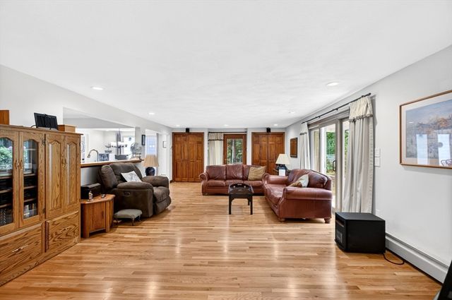 15 Jefferson Rd, Westford, MA 01886