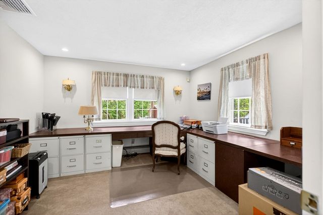 15 Jefferson Rd, Westford, MA 01886