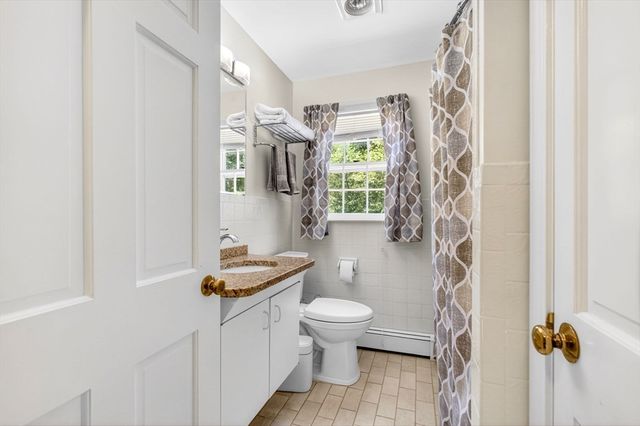 15 Jefferson Rd, Westford, MA 01886