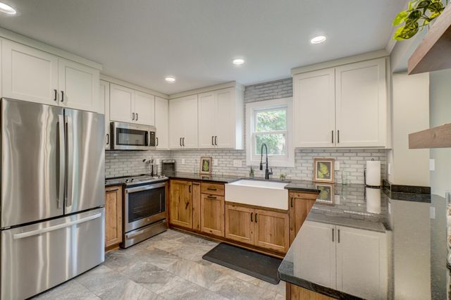 2414 Oakridge Court, Stillwater, MN 55082