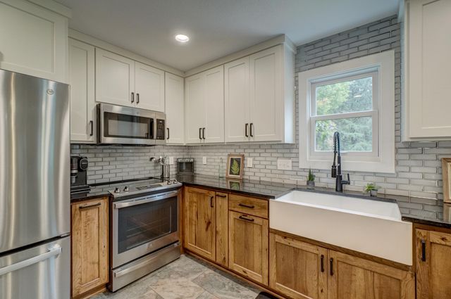 2414 Oakridge Court, Stillwater, MN 55082