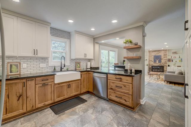 2414 Oakridge Court, Stillwater, MN 55082