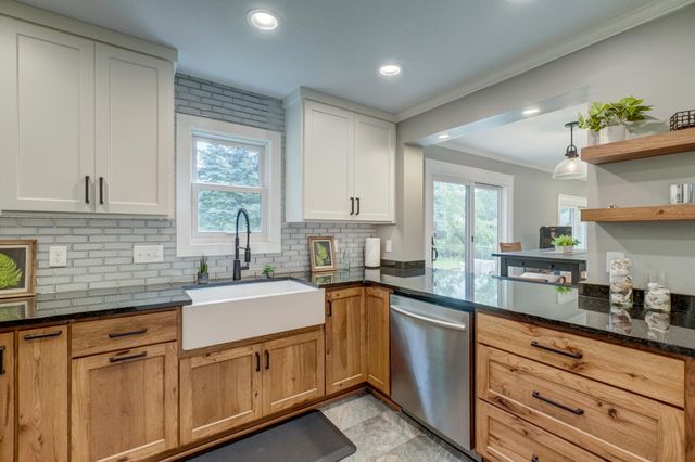 2414 Oakridge Court, Stillwater, MN 55082
