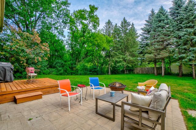 2414 Oakridge Court, Stillwater, MN 55082