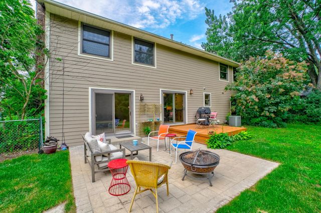 2414 Oakridge Court, Stillwater, MN 55082