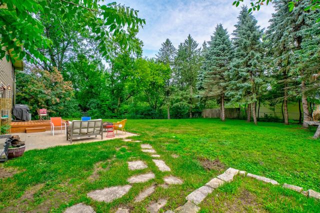 2414 Oakridge Court, Stillwater, MN 55082