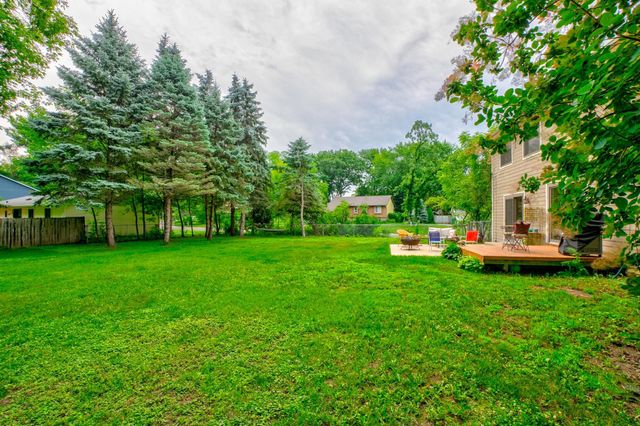 2414 Oakridge Court, Stillwater, MN 55082