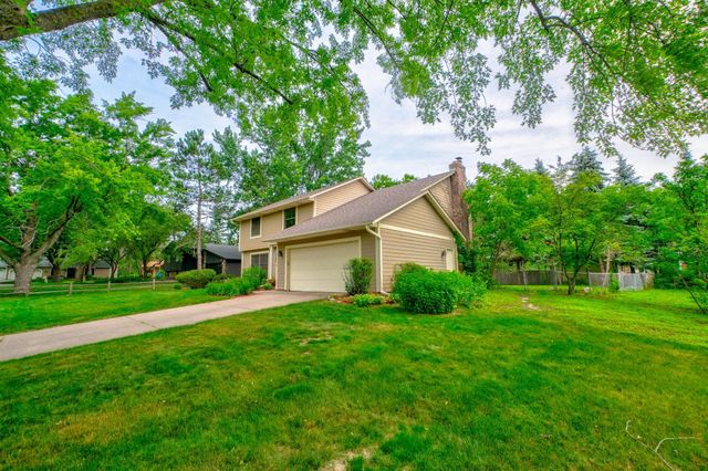 2414 Oakridge Court, Stillwater, MN 55082