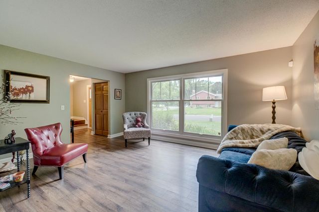 2414 Oakridge Court, Stillwater, MN 55082