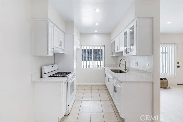 580 W Stocker 4, Glendale, CA 91202