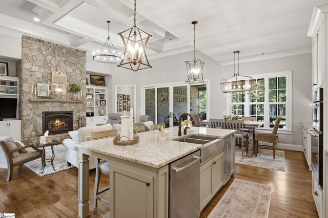1000 Apple Valley Road, Duncan, SC 29334