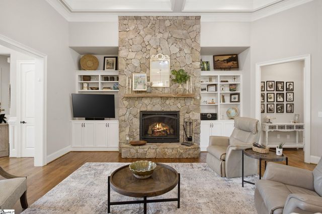 1000 Apple Valley Road, Duncan, SC 29334