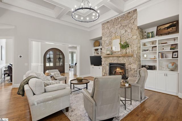 1000 Apple Valley Road, Duncan, SC 29334