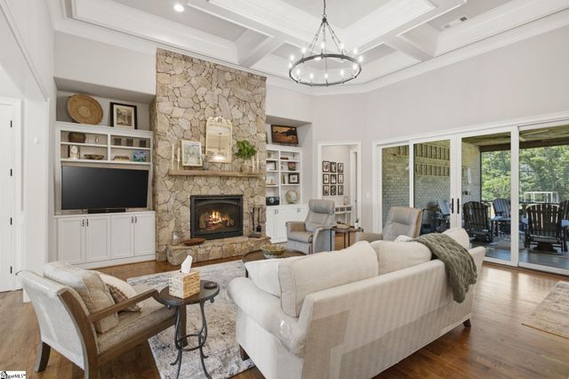 1000 Apple Valley Road, Duncan, SC 29334